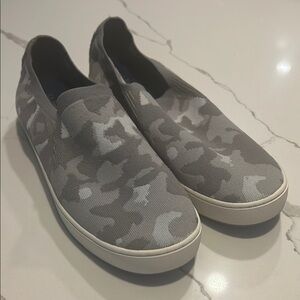 LL Bean W’s Eco Bay Gray Camo Slip On Sneakers Sz 11